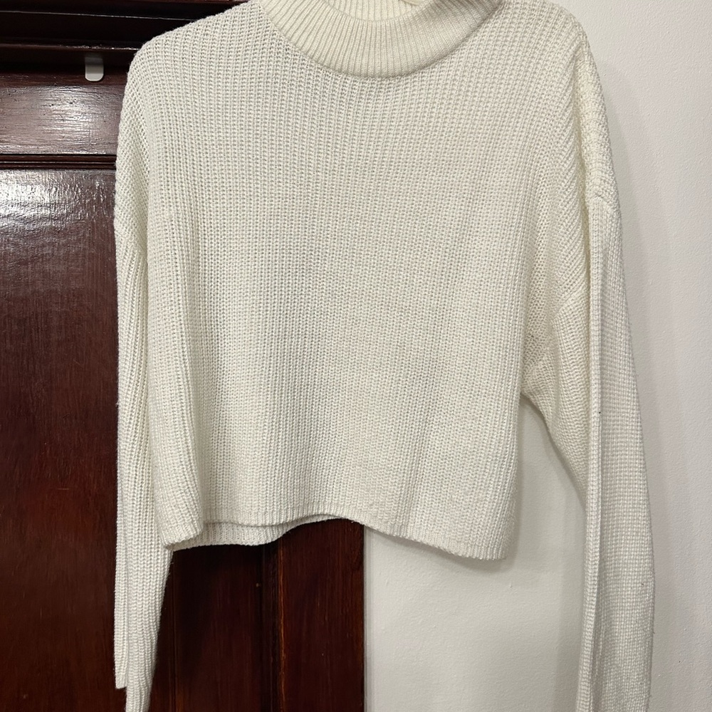 H&M Cream Cropped Turtleneck Sweater